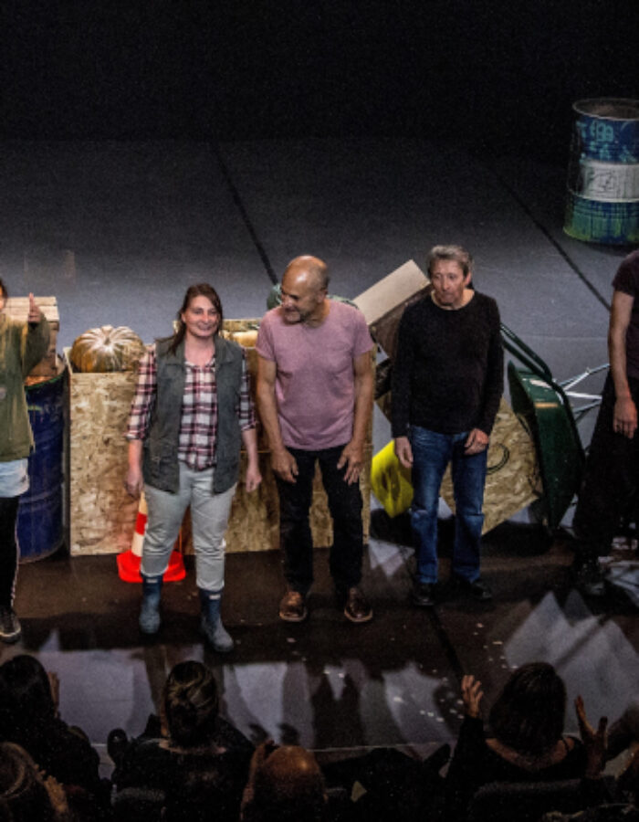 Nous étions debout salutIMG_7438 – format web